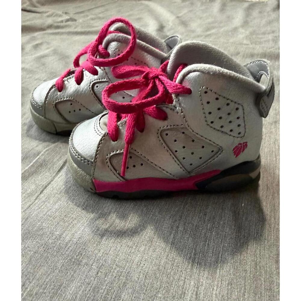Size 4C Nike Jordan 6 Retro Mid Valentines Day Pink & Silver LaceUp Child Sports